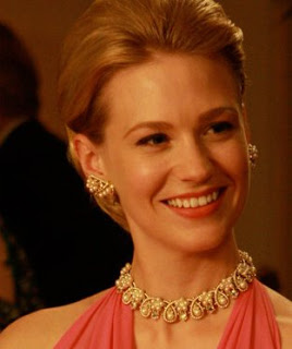 How gorgeous is this necklace and earring combo on ol' Mrs Betty Draper?