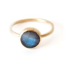 How simple yet stunning is this deep blue stone?